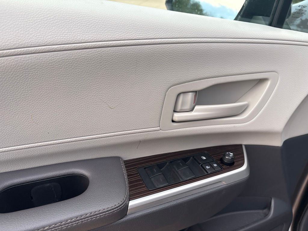 2023 Toyota Sienna LE 8 Passenger