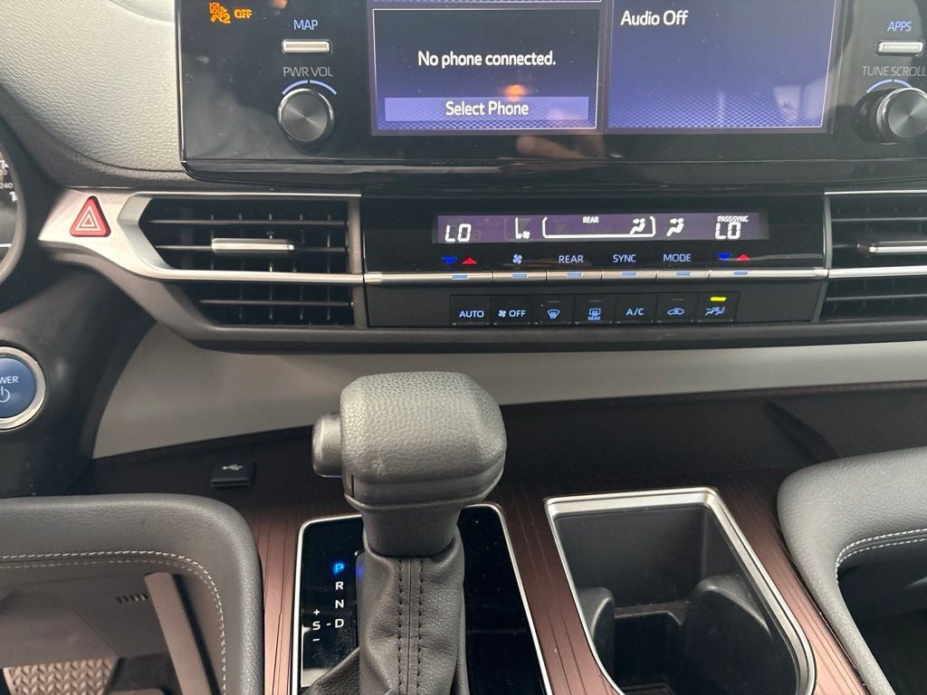 2023 Toyota Sienna LE 8 Passenger