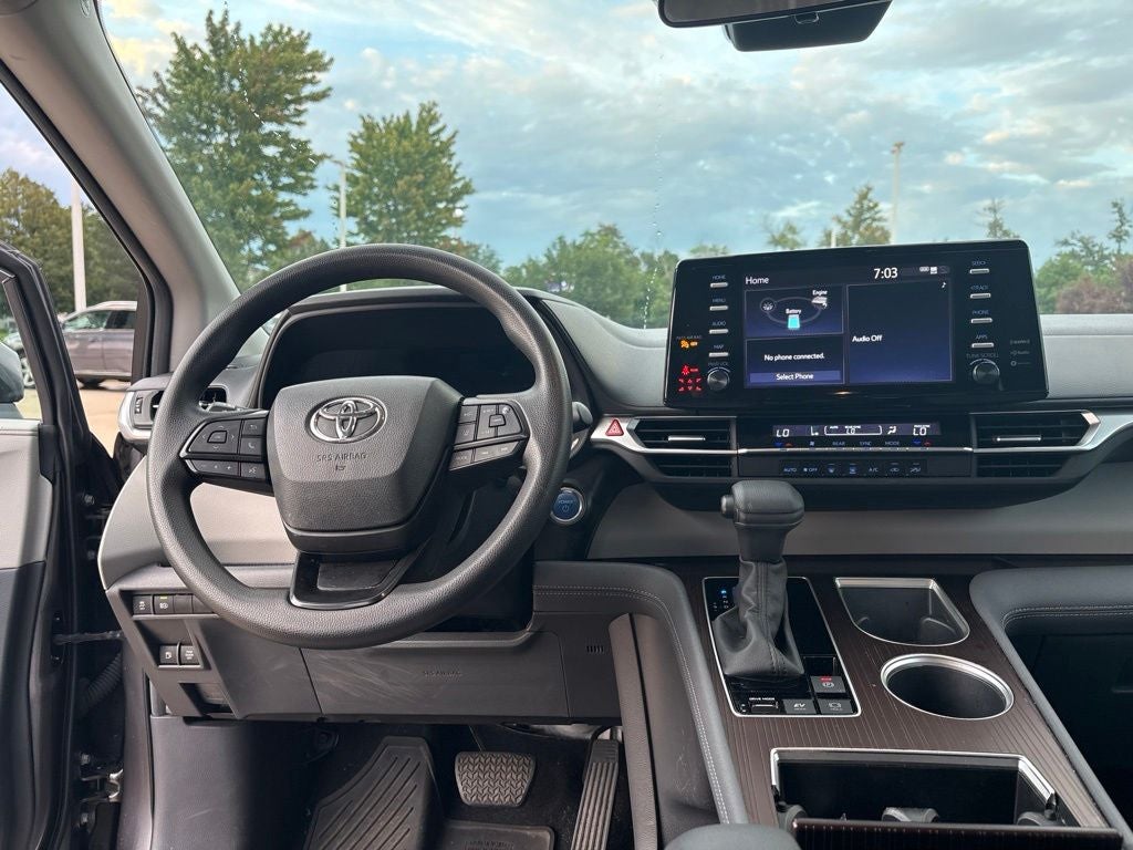 2023 Toyota Sienna LE 8 Passenger