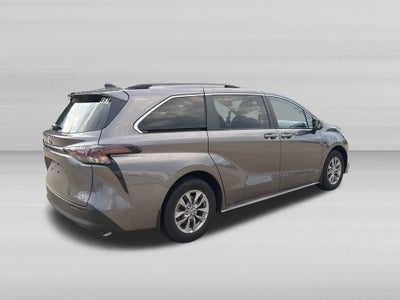 2023 Toyota Sienna LE 8 Passenger