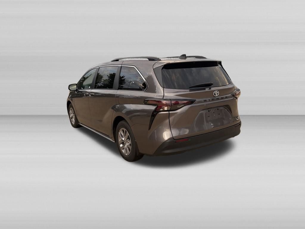 2023 Toyota Sienna LE 8 Passenger