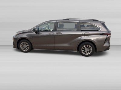 2023 Toyota Sienna LE 8 Passenger