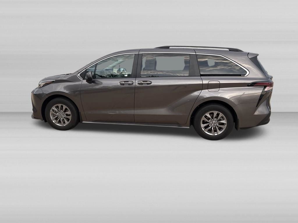 2023 Toyota Sienna LE 8 Passenger