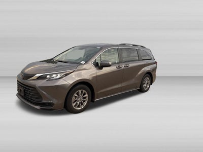 2023 Toyota Sienna LE 8 Passenger