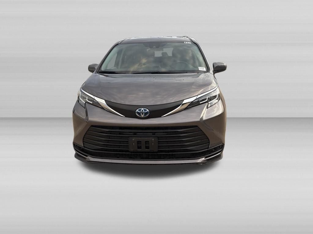 2023 Toyota Sienna LE 8 Passenger