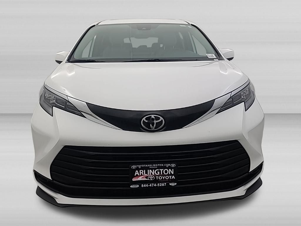 2026 Toyota Sienna LE 8 Passenger