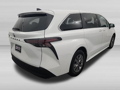 2026 Toyota Sienna LE 8 Passenger