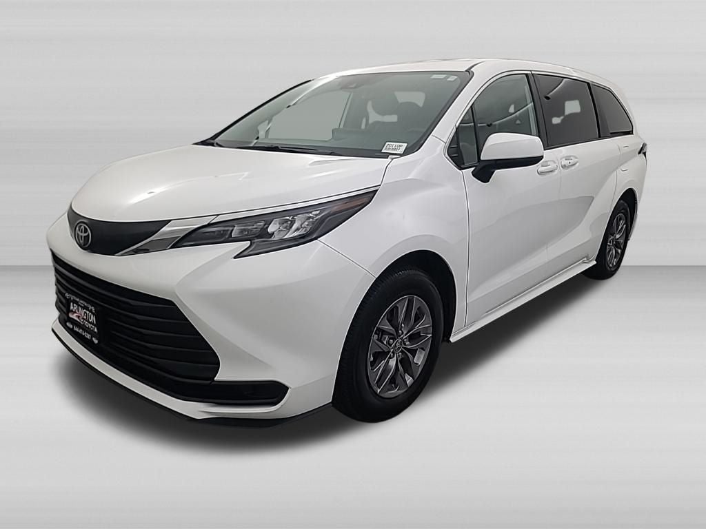 2026 Toyota Sienna LE 8 Passenger