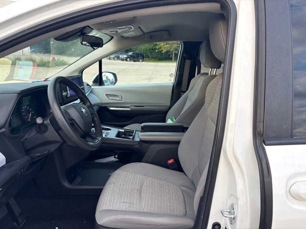 2025 Toyota Sienna LE 8 Passenger