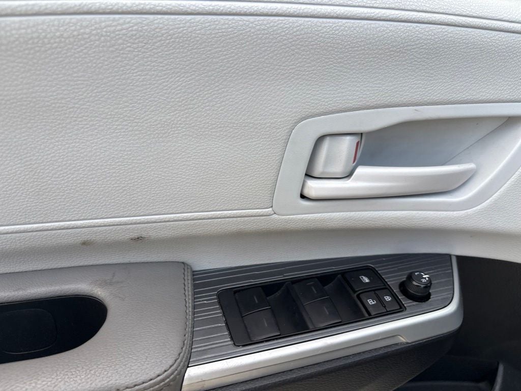 2025 Toyota Sienna LE 8 Passenger