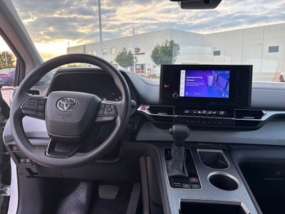 2025 Toyota Sienna LE 8 Passenger