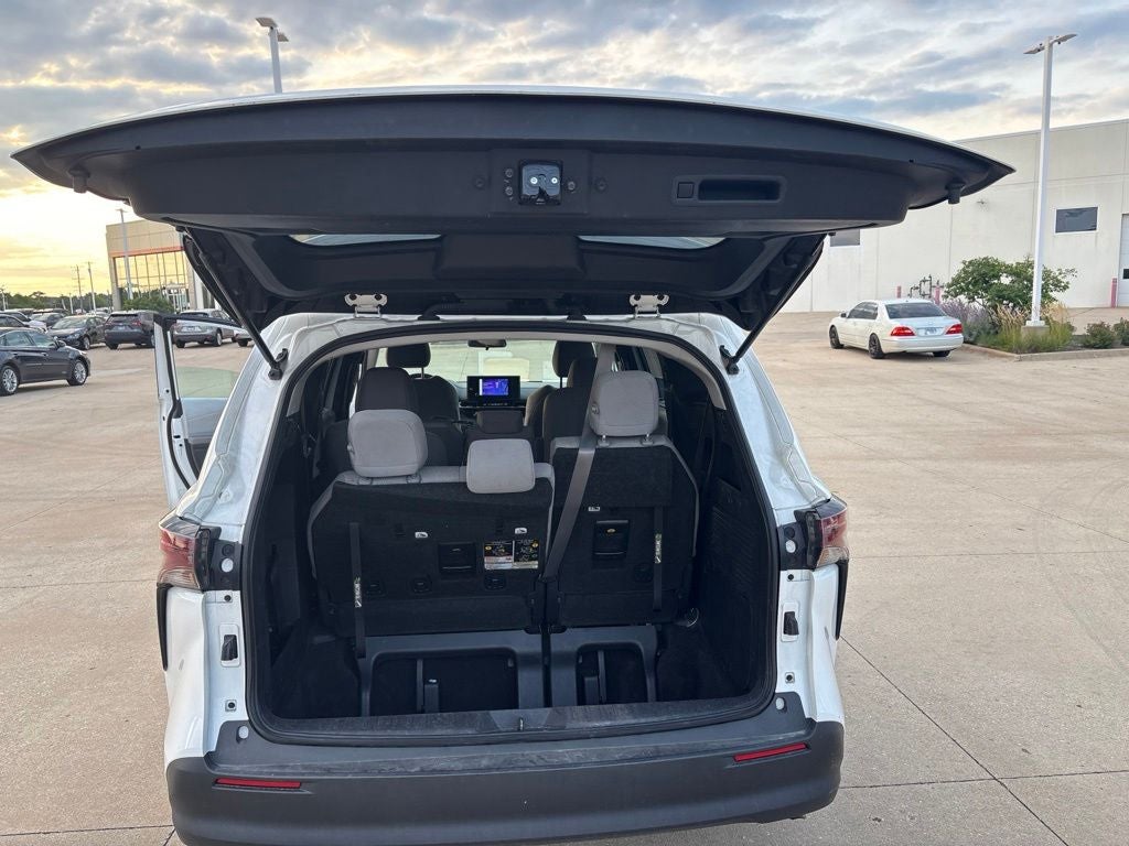 2025 Toyota Sienna LE 8 Passenger