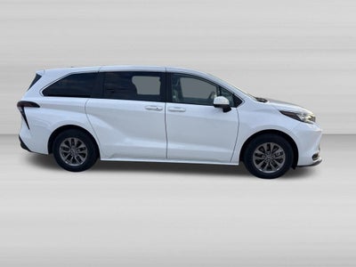 2025 Toyota Sienna LE 8 Passenger