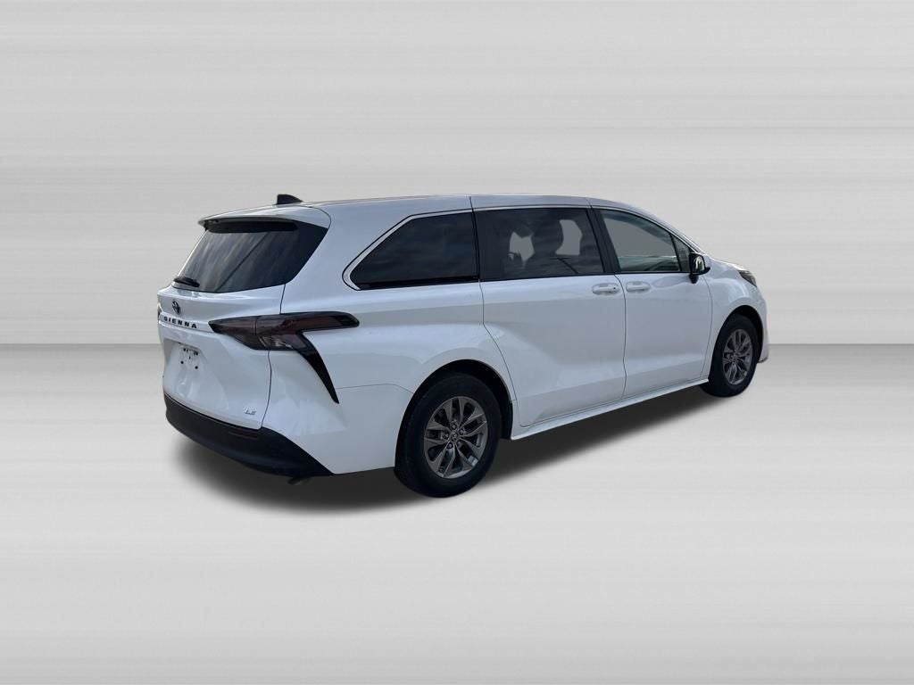 2025 Toyota Sienna LE 8 Passenger