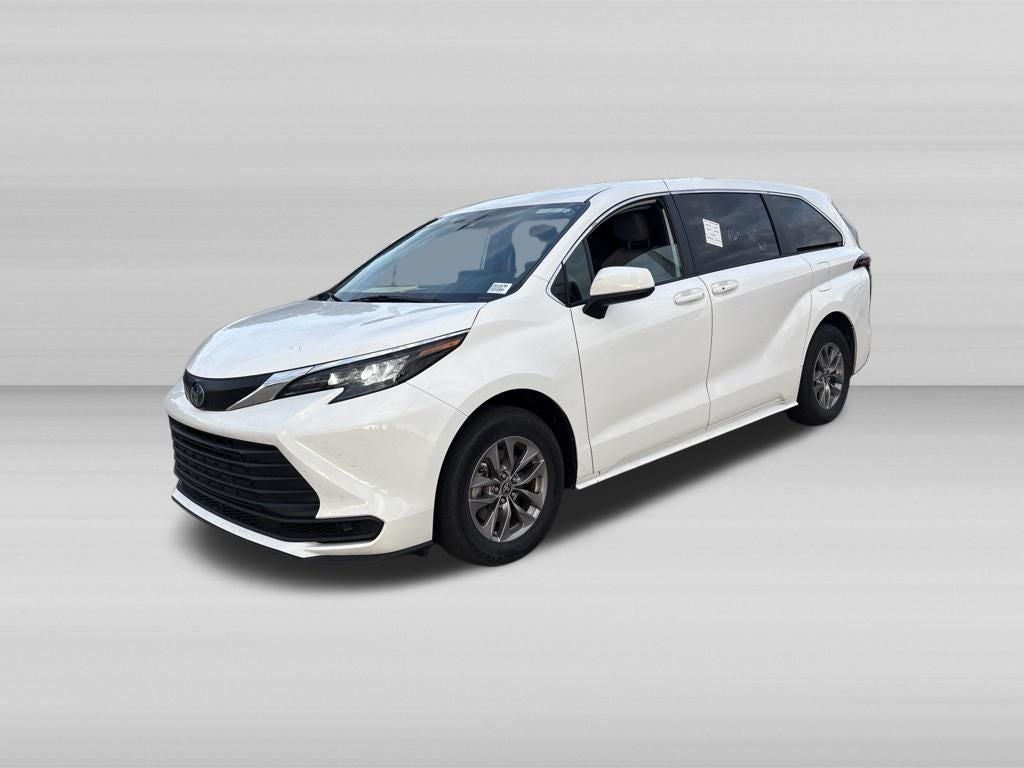 2025 Toyota Sienna LE 8 Passenger
