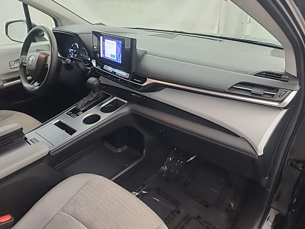 2025 Toyota Sienna LE 8 Passenger