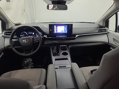 2025 Toyota Sienna LE 8 Passenger