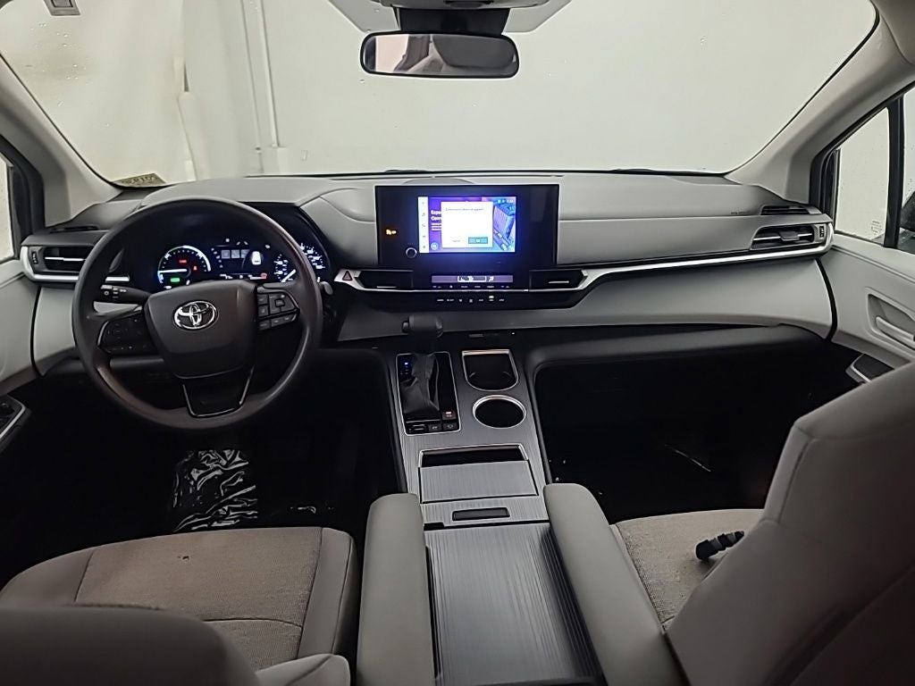 2025 Toyota Sienna LE 8 Passenger