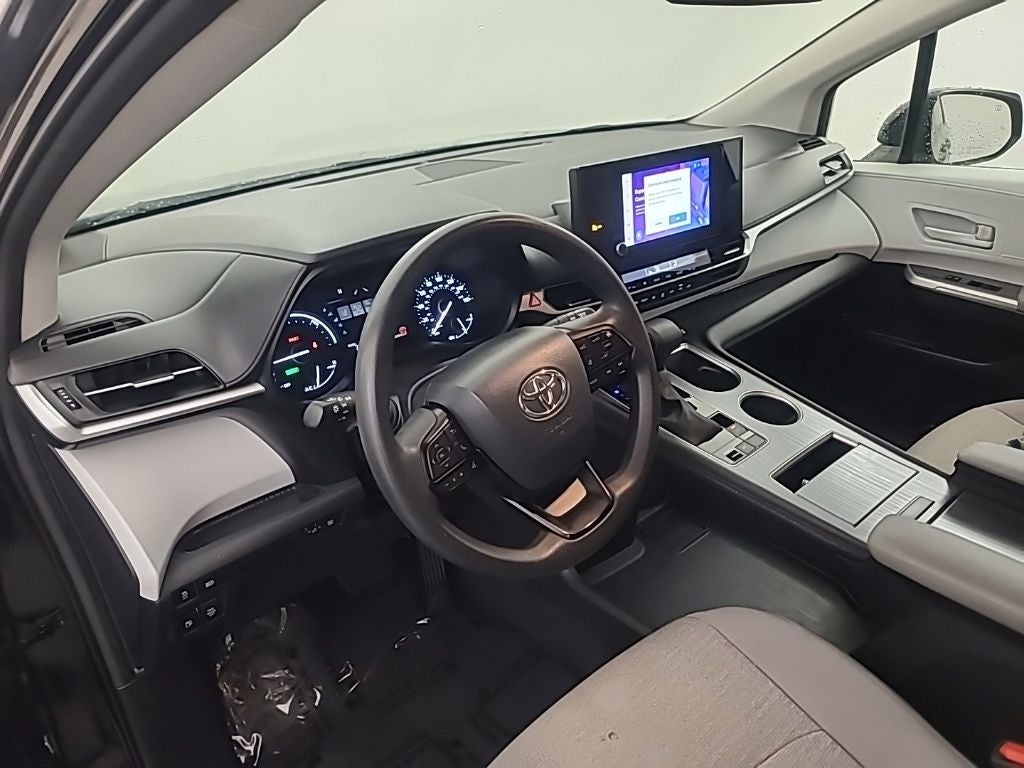 2025 Toyota Sienna LE 8 Passenger