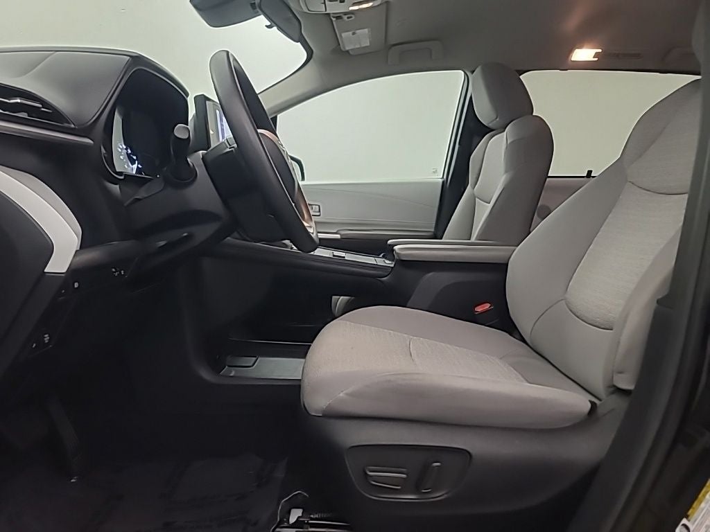 2025 Toyota Sienna LE 8 Passenger