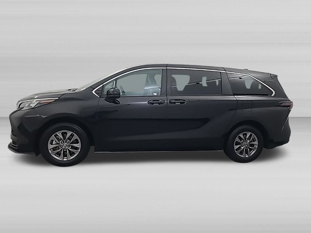 2025 Toyota Sienna LE 8 Passenger