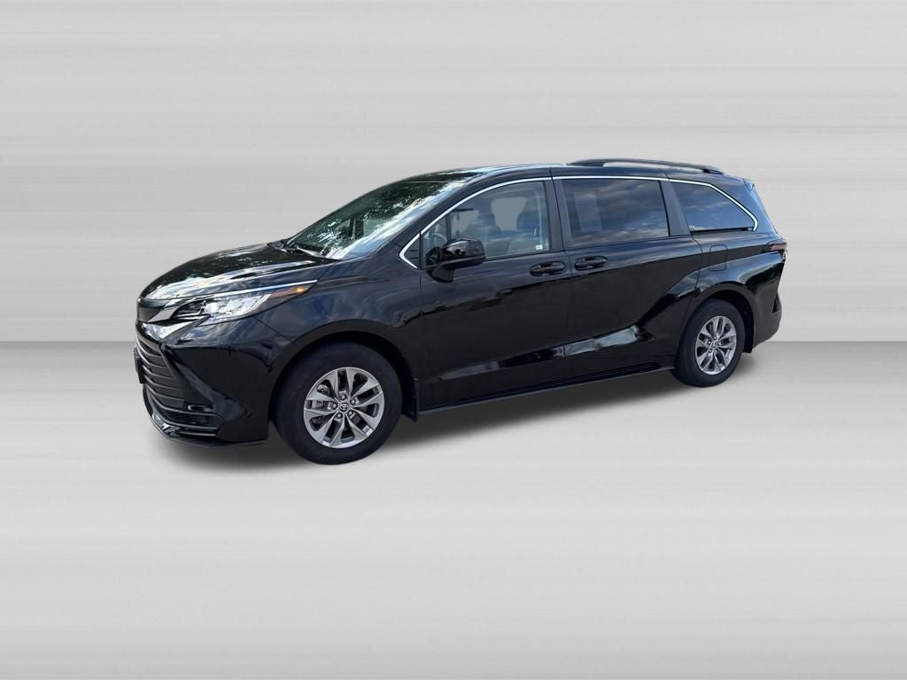 2023 Toyota Sienna LE 8 Passenger