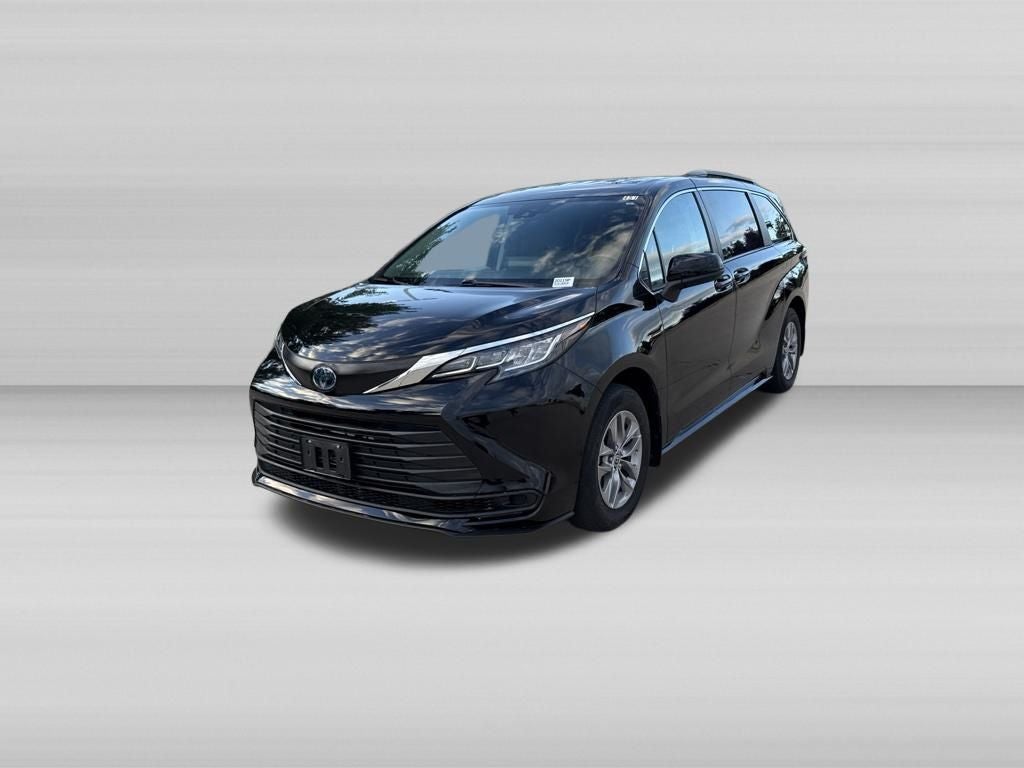 2023 Toyota Sienna LE 8 Passenger