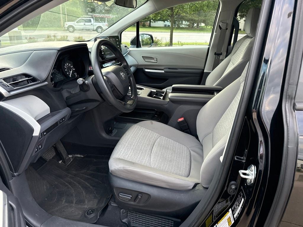 2023 Toyota Sienna LE 8 Passenger