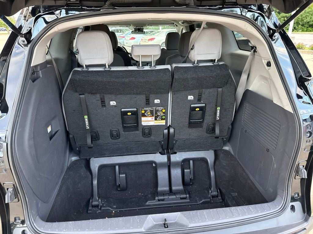 2023 Toyota Sienna LE 8 Passenger