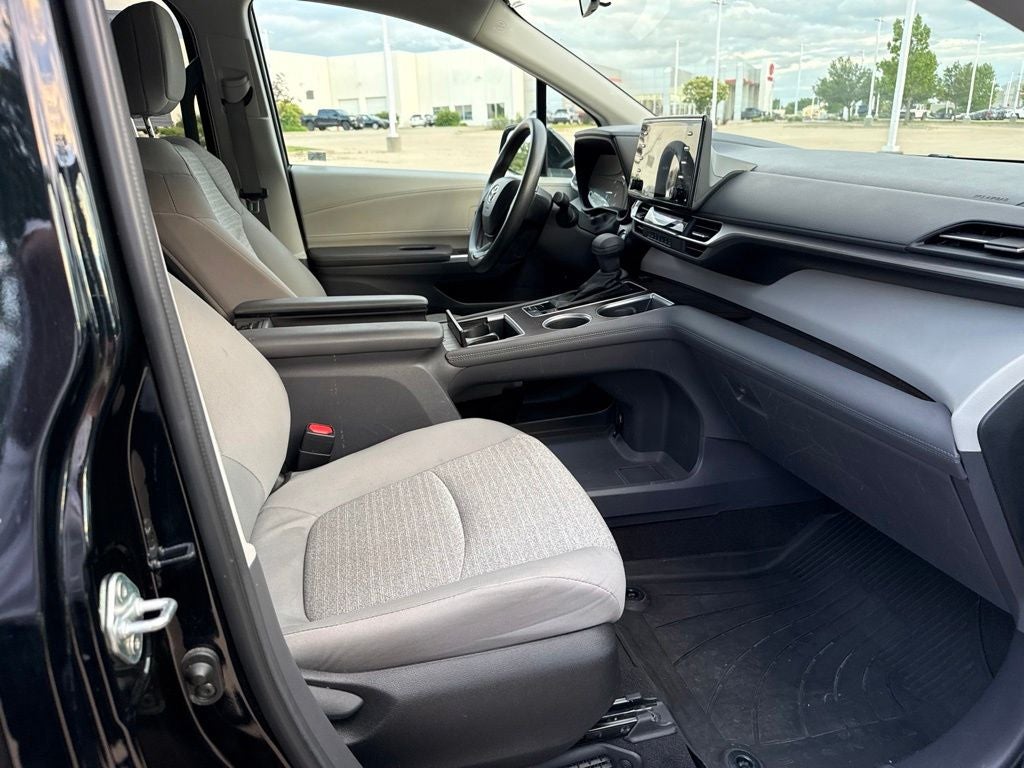 2023 Toyota Sienna LE 8 Passenger
