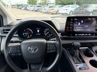 2023 Toyota Sienna LE 8 Passenger