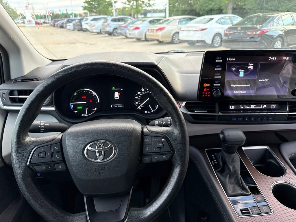 2023 Toyota Sienna LE 8 Passenger