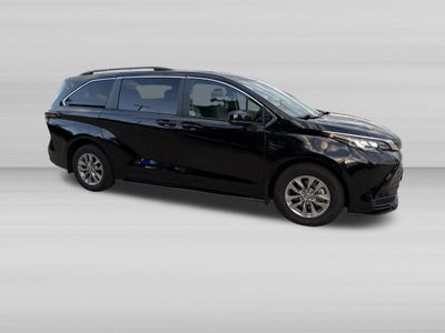 2023 Toyota Sienna LE 8 Passenger