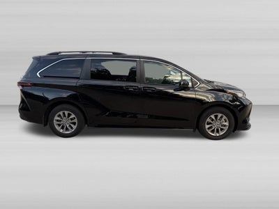 2023 Toyota Sienna LE 8 Passenger