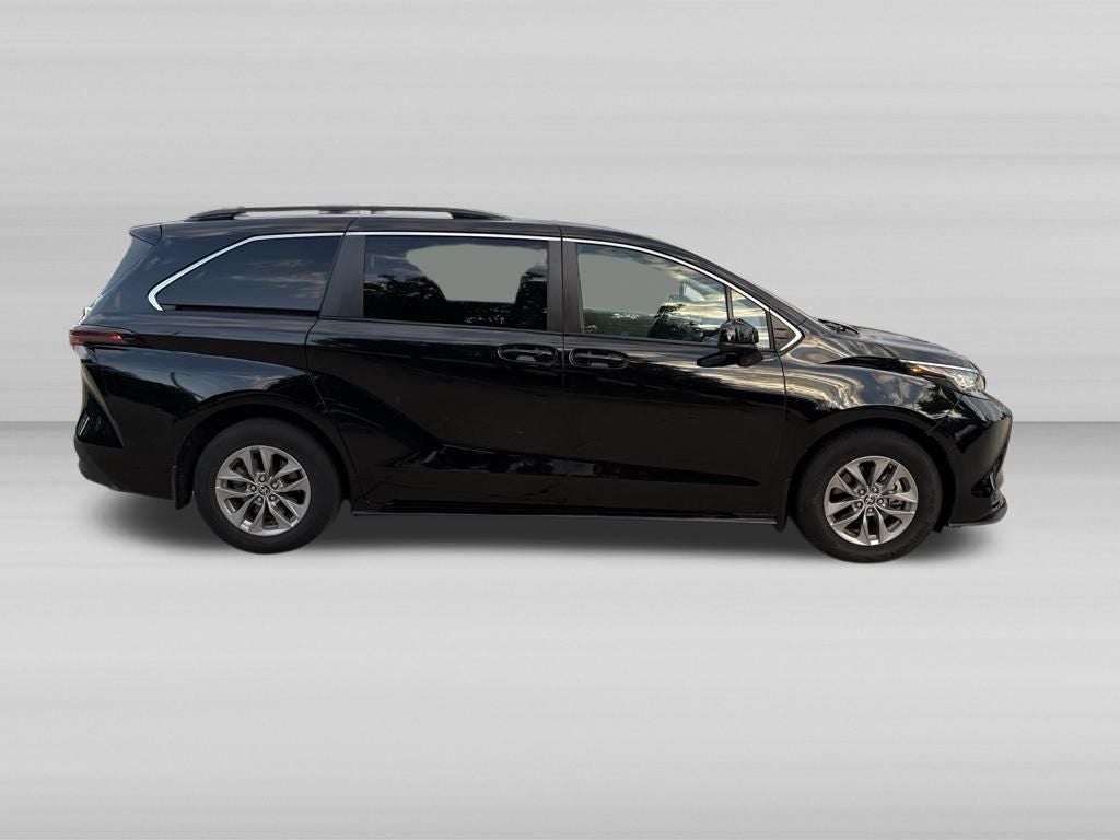 2023 Toyota Sienna LE 8 Passenger