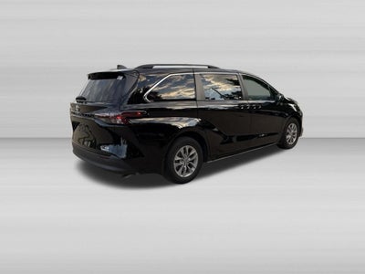 2023 Toyota Sienna LE 8 Passenger