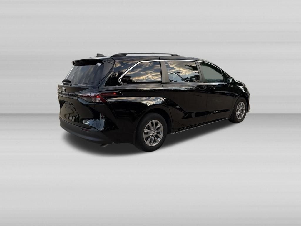 2023 Toyota Sienna LE 8 Passenger