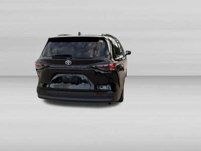 2023 Toyota Sienna LE 8 Passenger
