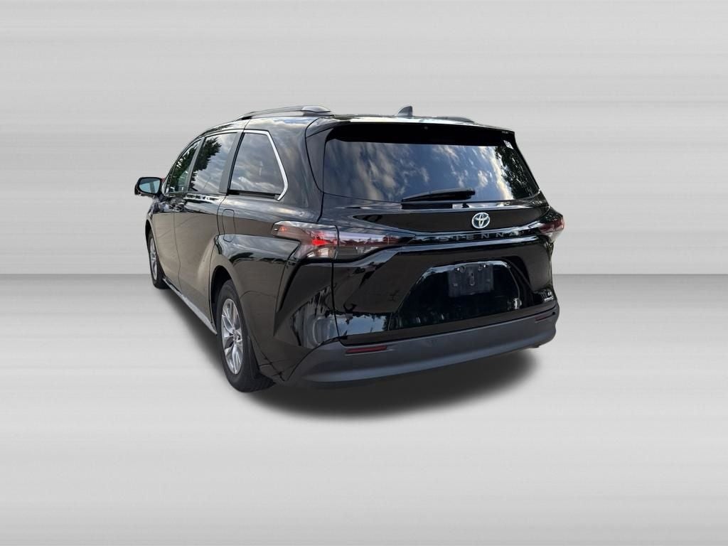 2023 Toyota Sienna LE 8 Passenger