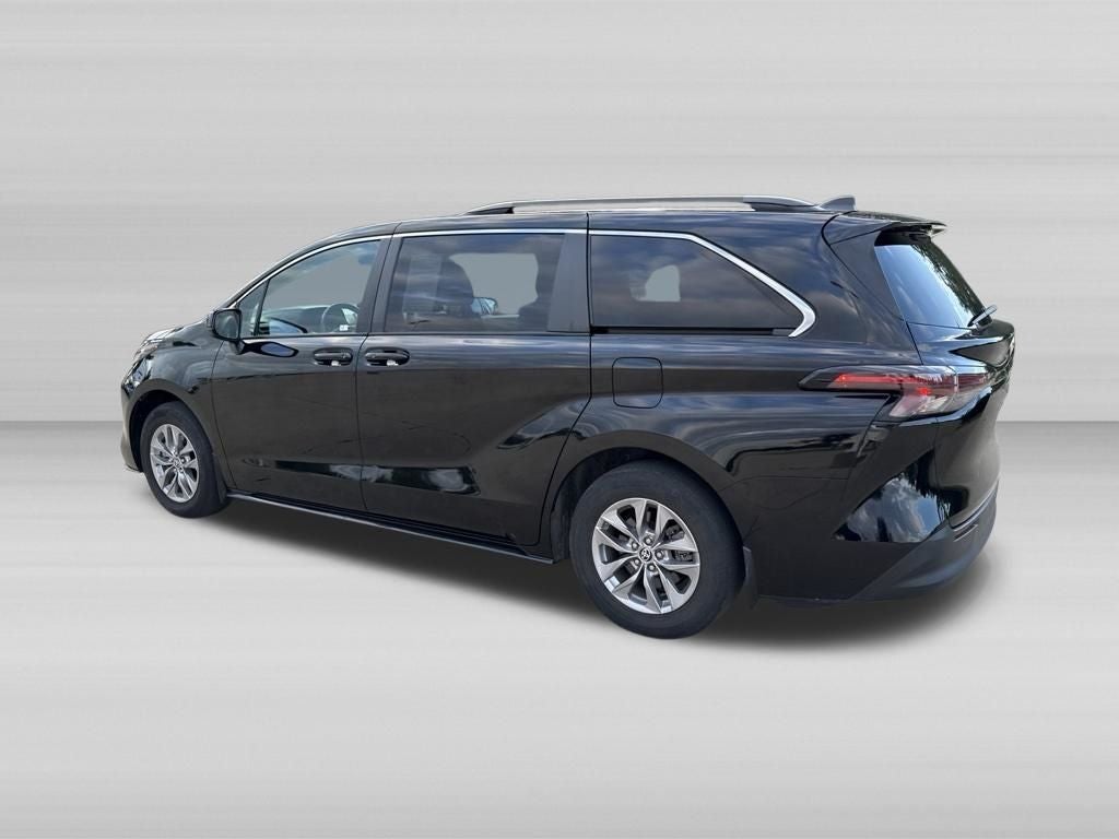 2023 Toyota Sienna LE 8 Passenger