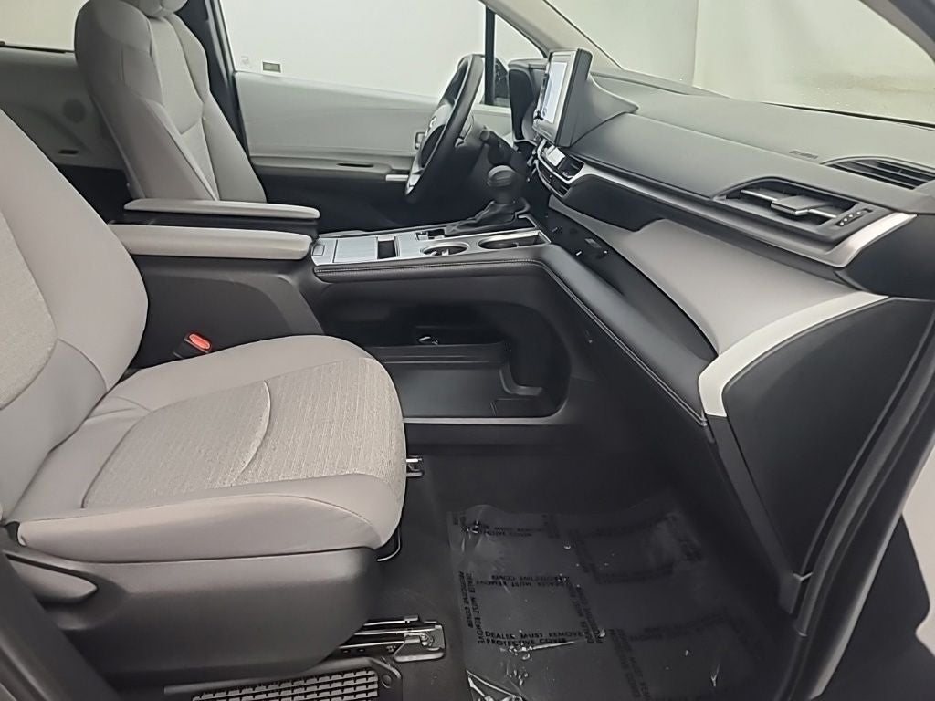 2026 Toyota Sienna LE 8 Passenger