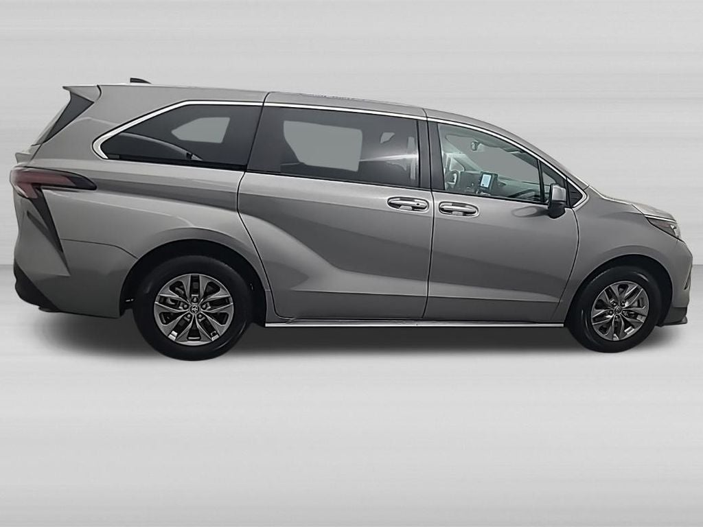 2026 Toyota Sienna LE 8 Passenger
