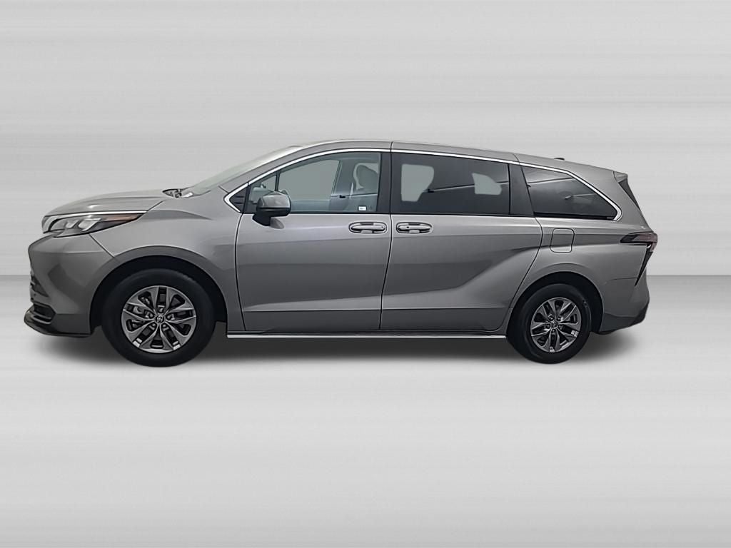 2026 Toyota Sienna LE 8 Passenger