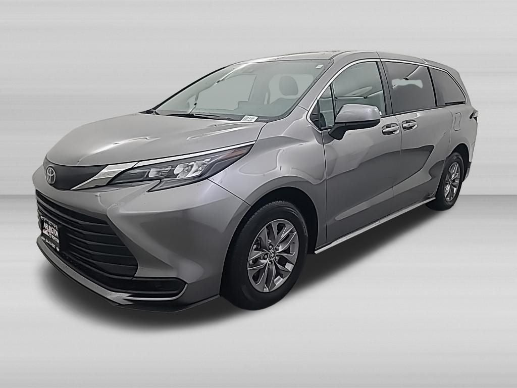 2026 Toyota Sienna LE 8 Passenger