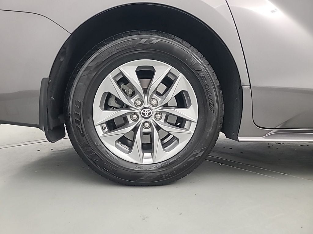 2024 Toyota Sienna LE AWD 8 Passanger