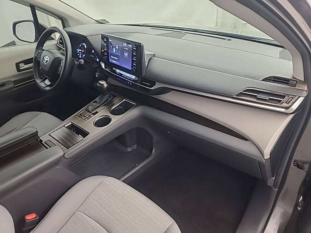 2024 Toyota Sienna LE AWD 8 Passanger