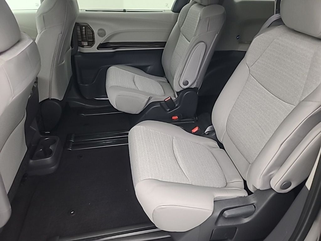 2024 Toyota Sienna LE AWD 8 Passanger