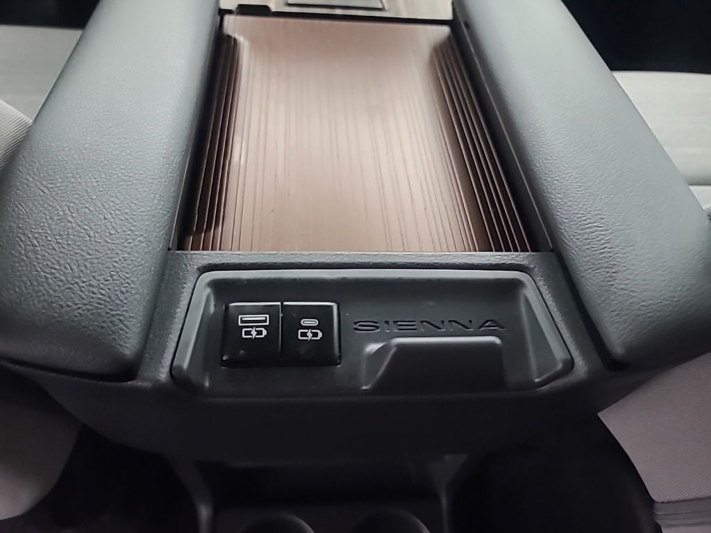 2024 Toyota Sienna LE AWD 8 Passanger