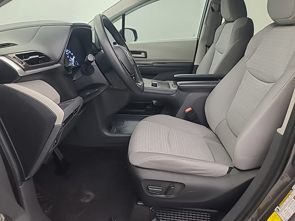 2024 Toyota Sienna LE AWD 8 Passanger