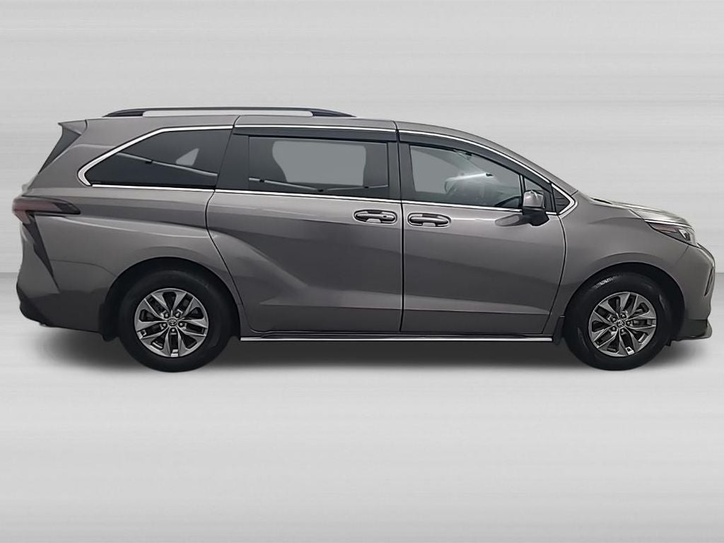 2024 Toyota Sienna LE AWD 8 Passanger